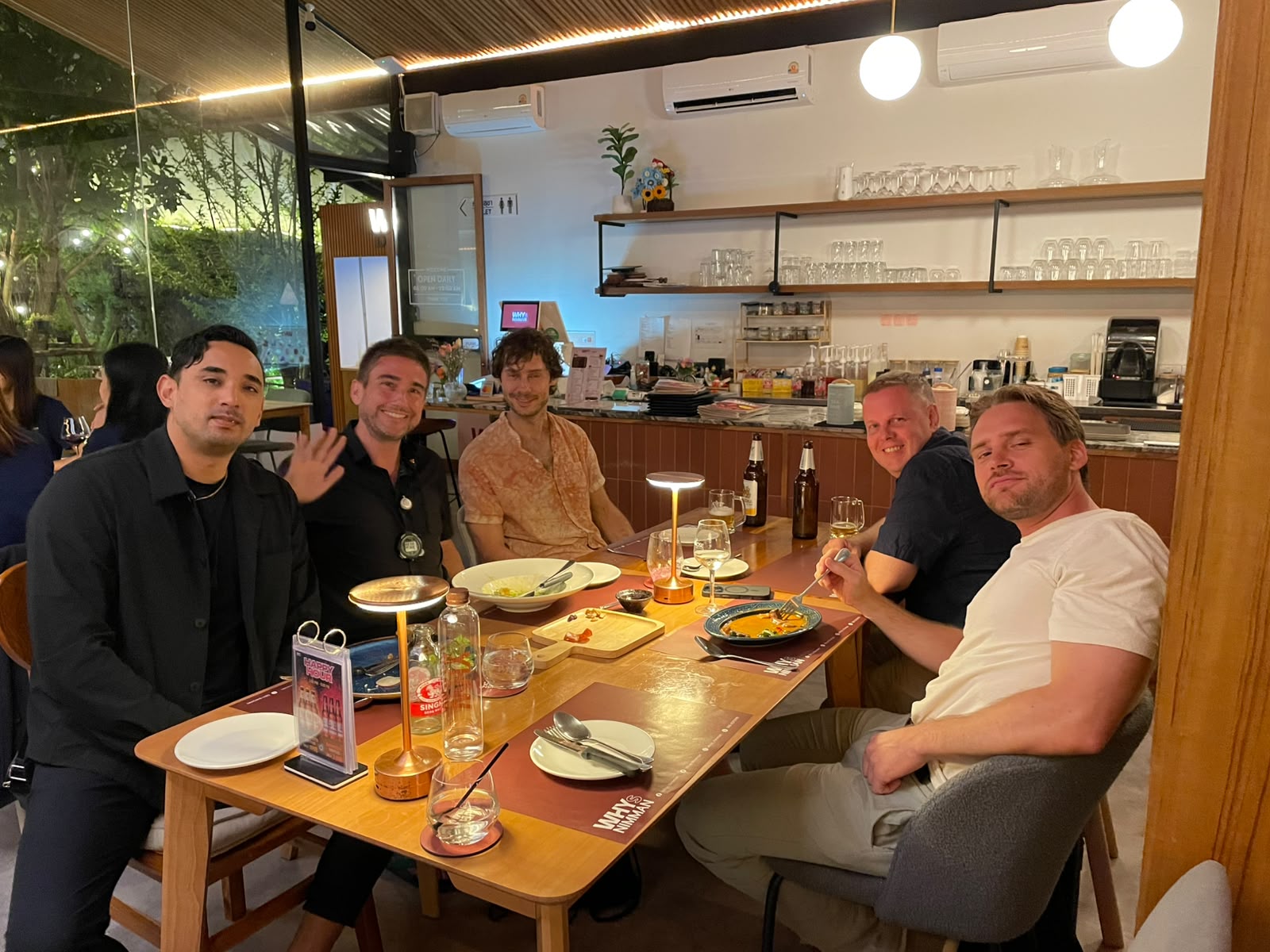 Advanced Ecommerce Seller Dinner meetup around a shared table